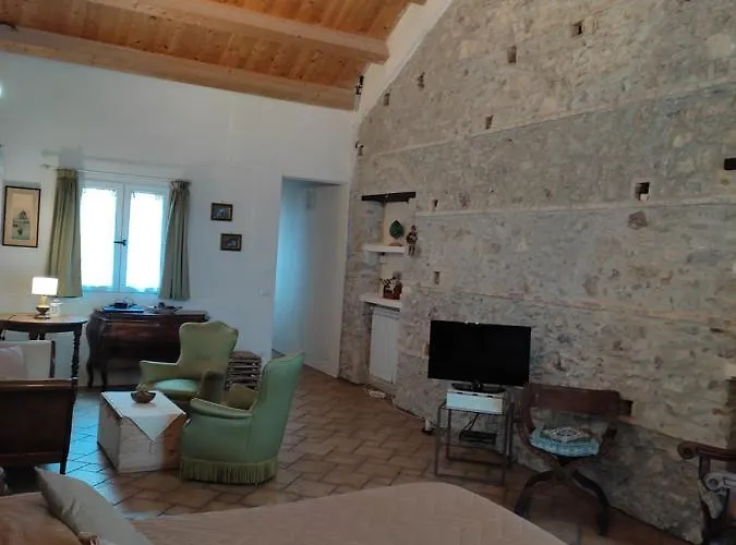 Rosa Thea Suite